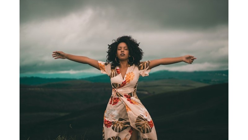 Aslında Sadece Hissediyor – Friendz10