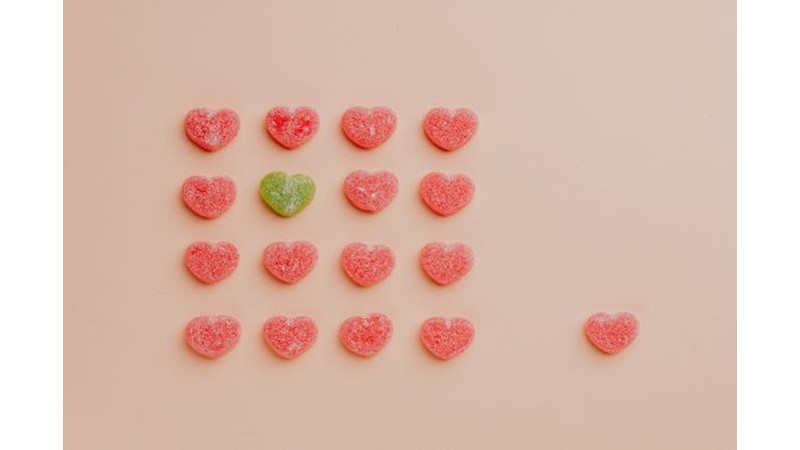 Bizimkine Benzemeyen Hayatlar - Friendz10