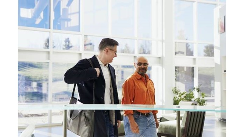 Söyleyecek Çok Şeyi Olan İnsanlar – Friendz10