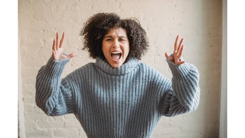 Saatli Bomba Gibi Olan İnsanlar – Friendz10