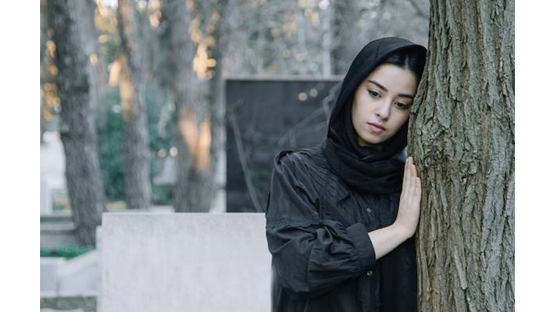 Bazı İnsanların Geçmişleri Hatalarla Dolu – Friendz10