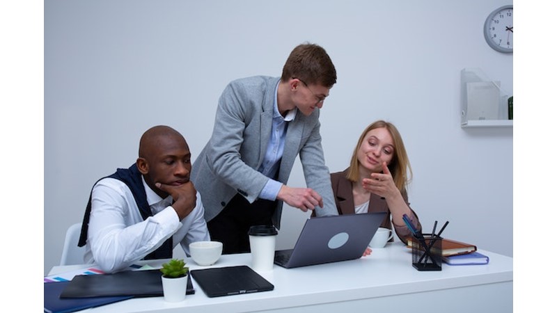 Yönetilenler Zamanla Kendisini Yönetenlere Benzerler – Friendz10