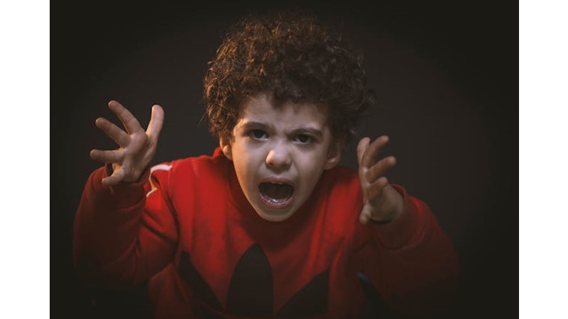 İnsan Aslında Kendisine Kızar