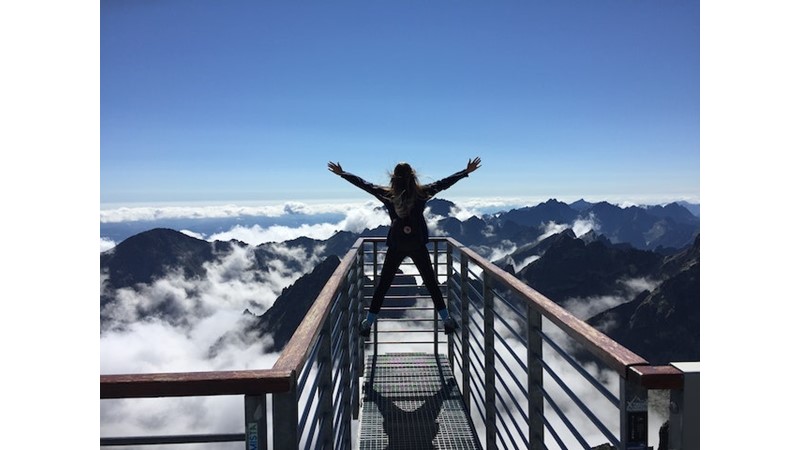 Hayat Bizi Yıldırmaya Çalışır – Friendz10