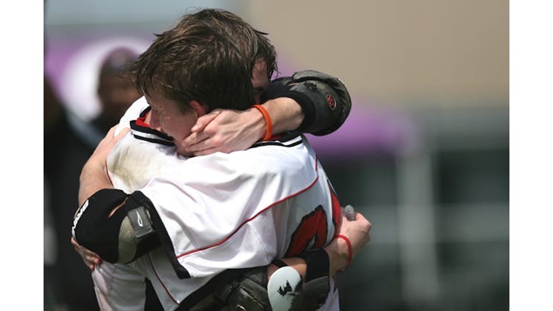 Bazı İnsanlar Başka İnsanlara Bağlandıkları Kadar Vardır