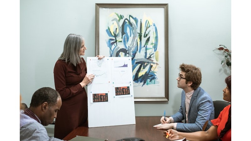 Her Şeyden Haberi Olan Kişi Olmak – Friendz10