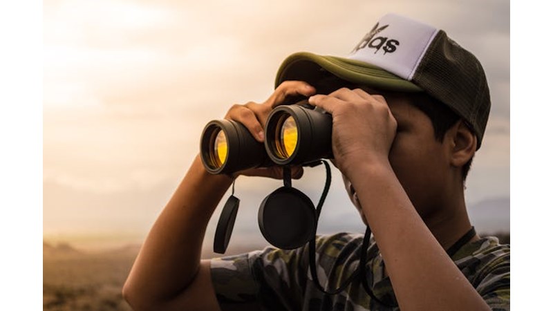 Birinin Yerken Diğerinin Bakması