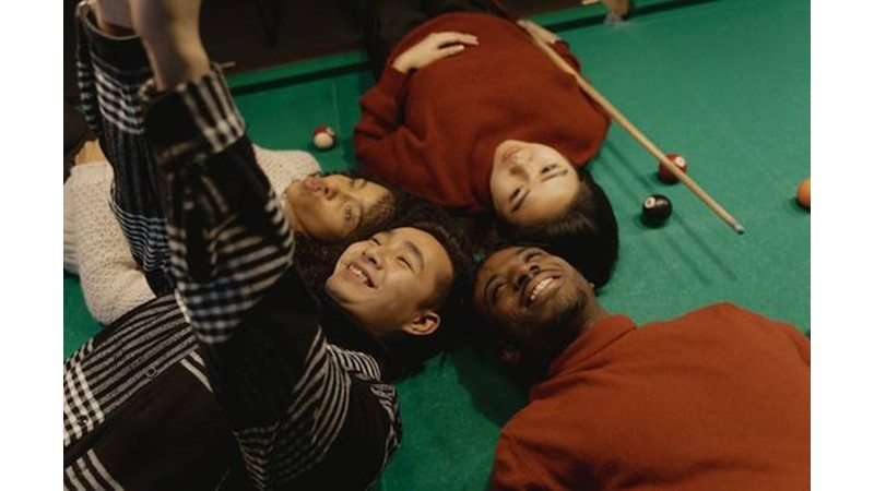 Sosyal Çevrenin Çok Olmasının Bir Güç Göstergesi Olması – Friendz10