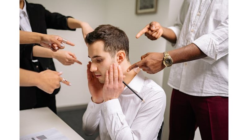 İnsanın Kendini Tutması