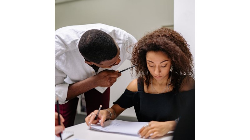 İnsanın Kendini Tutması