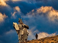 Ahlakın İnsana Kaybettirebilmesi