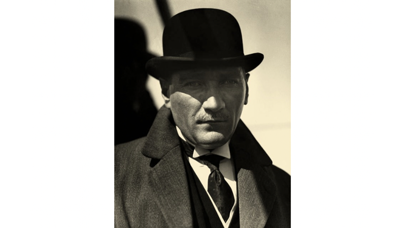 HEM TÜRK MİLLETİNE HEM DE DÜNYAYA ÖRNEK OLAN ULU ÖNDER MUSTAFA KEMAL ATATÜRK’ÜN İLHAM VEREN MODA DEHASI İLE KARŞINIZDAYIZ!