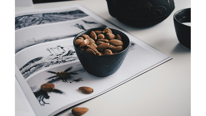 BU KIŞ MİSAFİRLERİNİZİ HAYRAN BIRAKACAK KOLAY AMA LEZİZ BİR TARİF İLE KARŞINIZDAYIZ!: BADEMLİ VE VANİLYALI AY ÇÖREĞİ TARİFİ