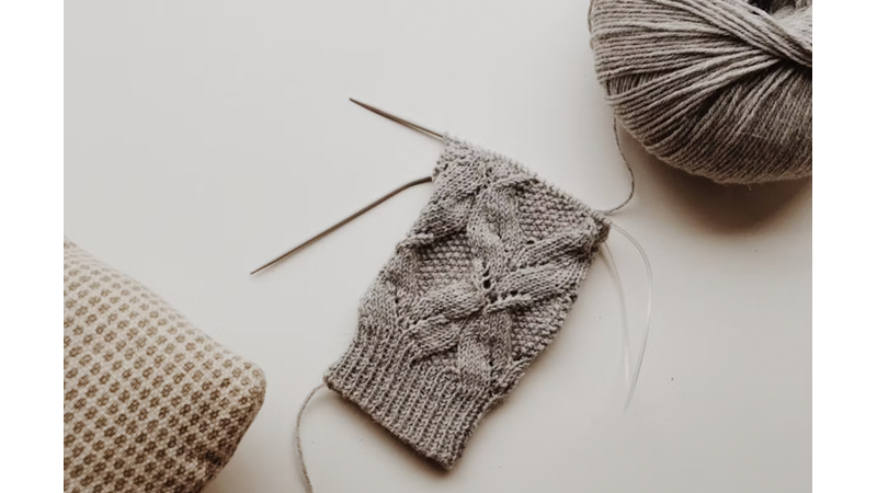 ÇOCUKLAR İÇİN HARİKA BİR ETKİNLİK ÖNERİSİ İLE KARŞINIZDAYIZ: ÇORAPTAN OYUNCAK CİVCİV YAPIMI